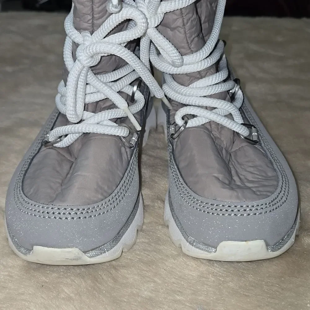 SOREL GRAY KINETIC WATERPROOF  COLD WEATHER PLATFORM BOOTS, SIZE 8.5 - NEW